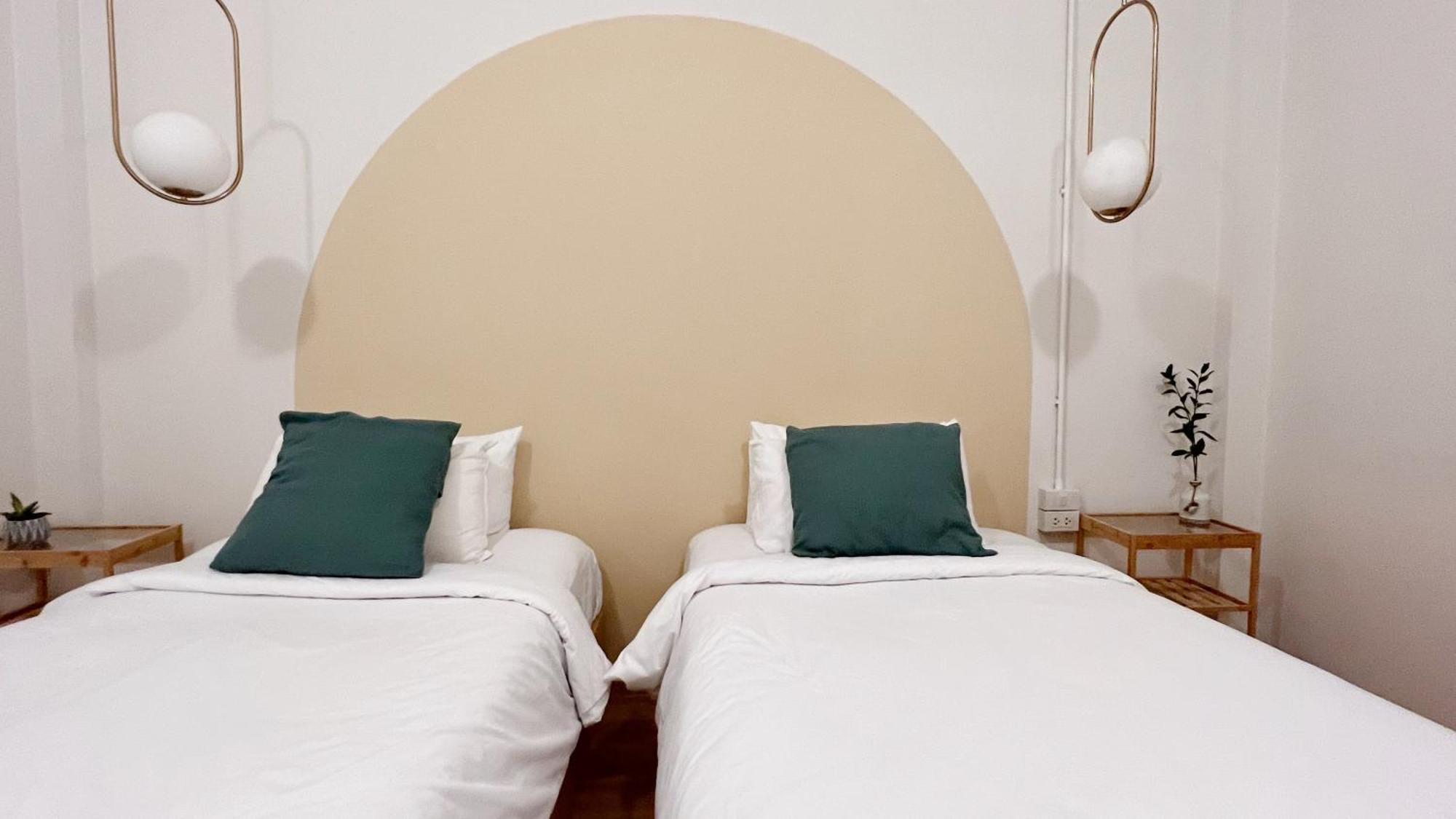 La Moon House Hotel Salaya Exterior photo