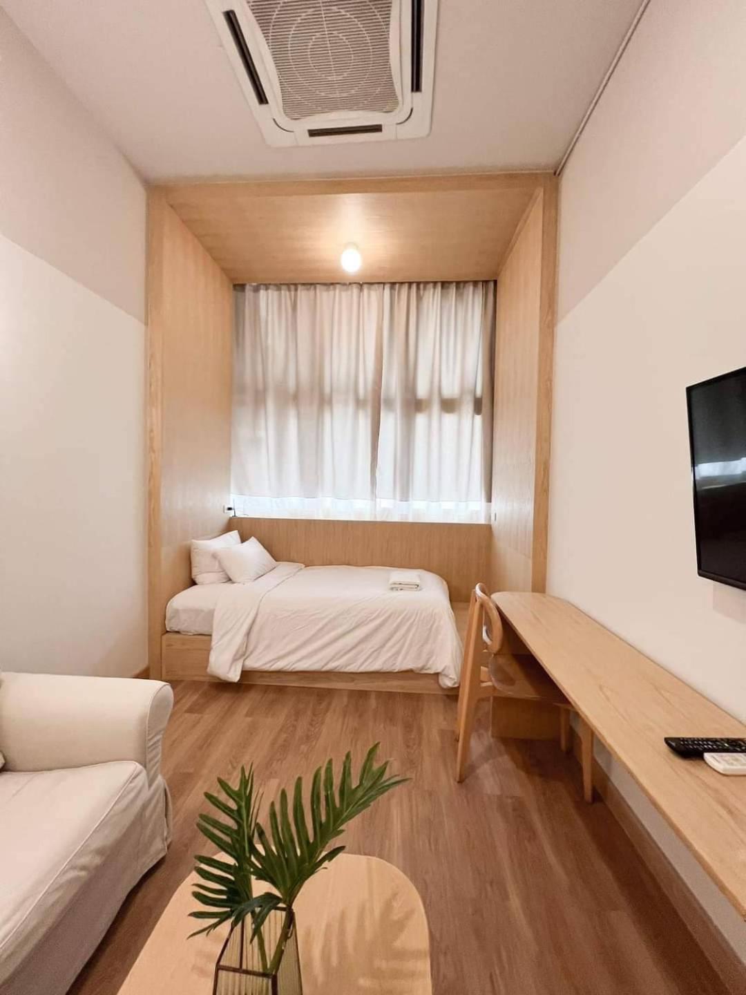 La Moon House Hotel Salaya Exterior photo